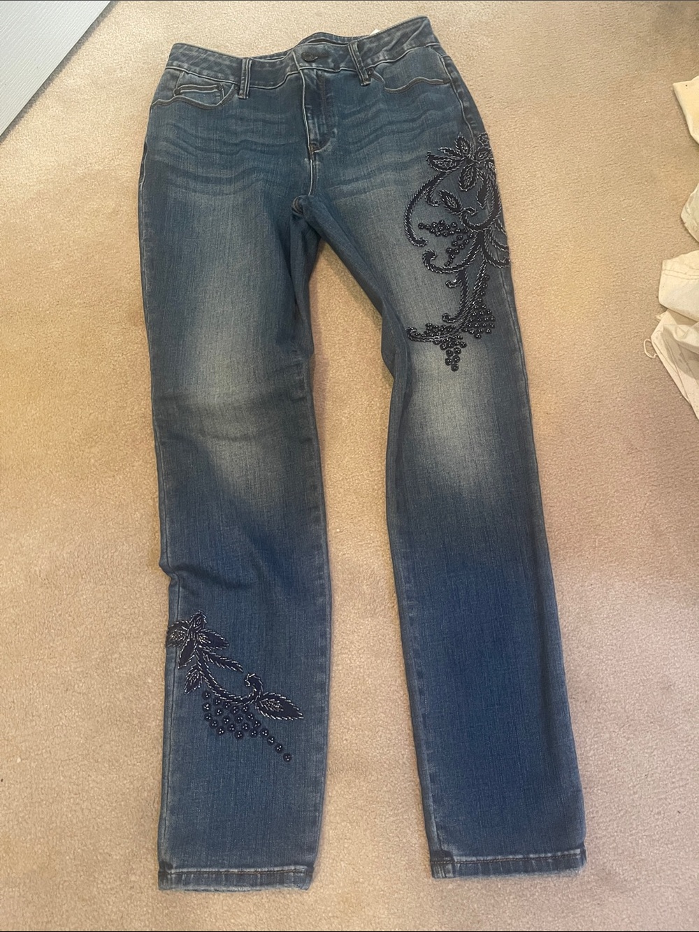 Chicos embellished straight leg jeans msrp $169 sz 0 miss 4